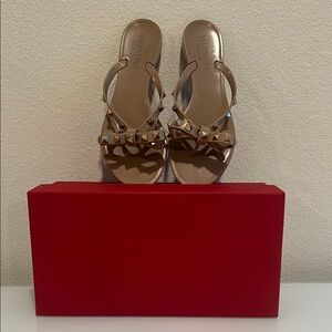🤎Valentino Garavani Rockstud Jelly Flip Flop in P45 POUDRE Color🤎